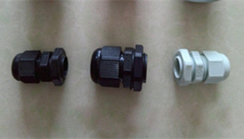 塑料電纜接頭和金屬電纜接頭有什么不同？