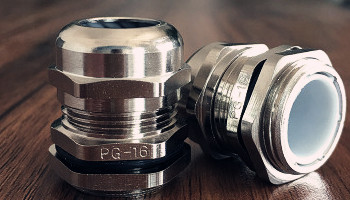 金屬電纜防水接頭如何連接？